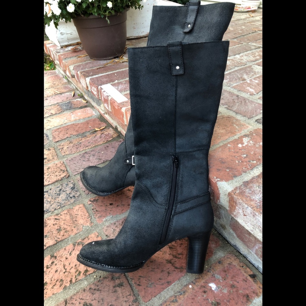 Nicole Black brushed leather boot. Size 8